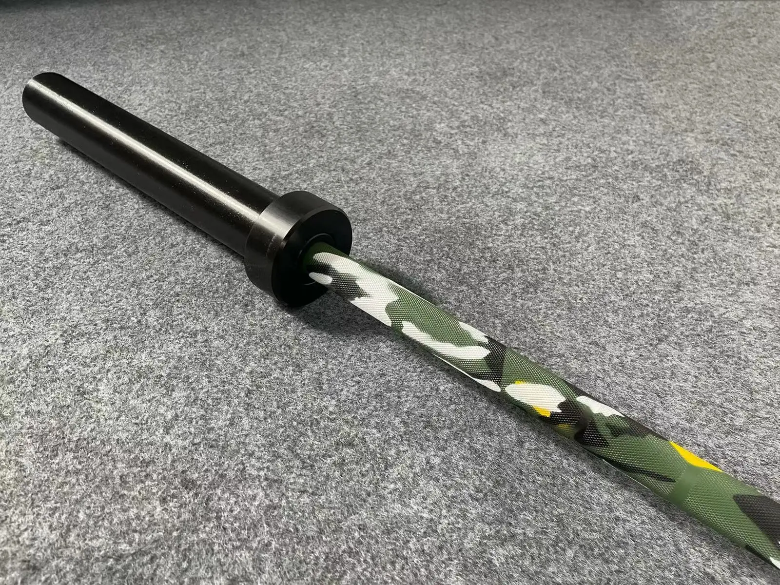 CAMO CERAKOTE BARBELL 20KG - Image 1
